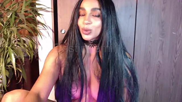 destinne_mill_ live cam on StripChat