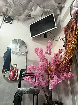 IsabellaMariet live cam on StripChat