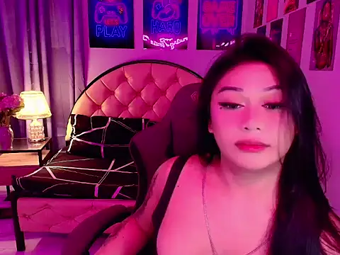 SexxyTsLoverr live cam on StripChat