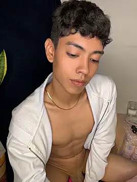 lion_boy18 (M twink) - Hard, hot cock 😘🔥