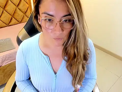 MiaAmadorVS