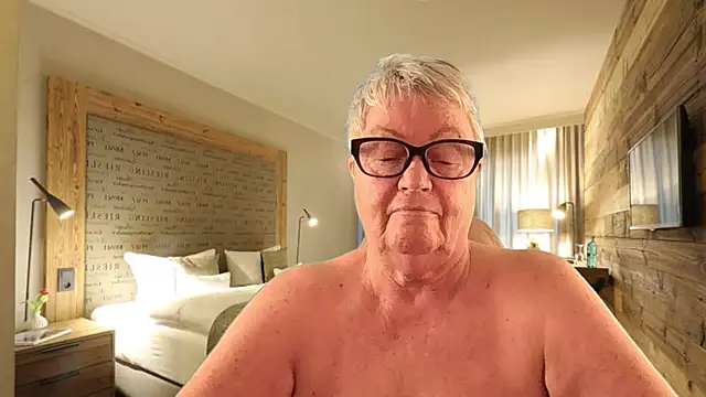 Mystery-Grandmother webcam