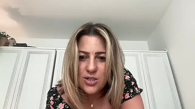 MsBelleWarick webcam