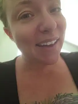 julimonroe webcam
