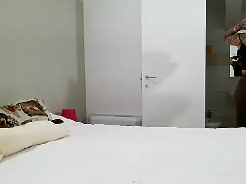 Modella: bellahot34