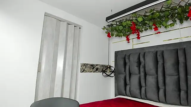 Sara_Naugty webcam