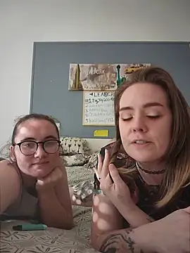AndHerXO webcam