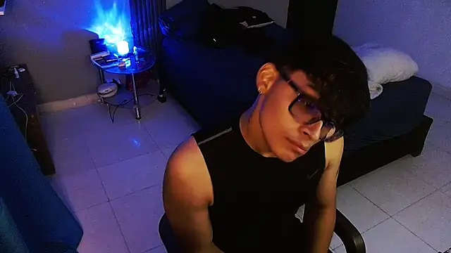Mr_yisuzz webcam