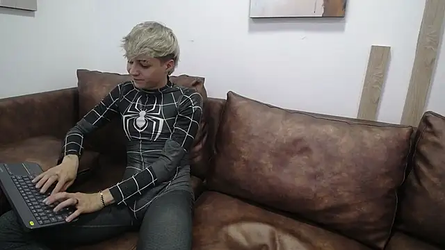 Ari_Stonne webcam