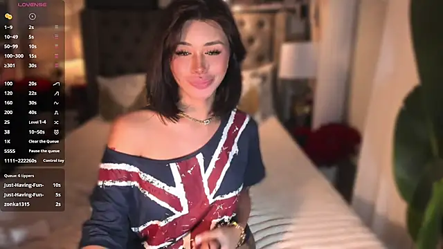 ParisianDoll webcam