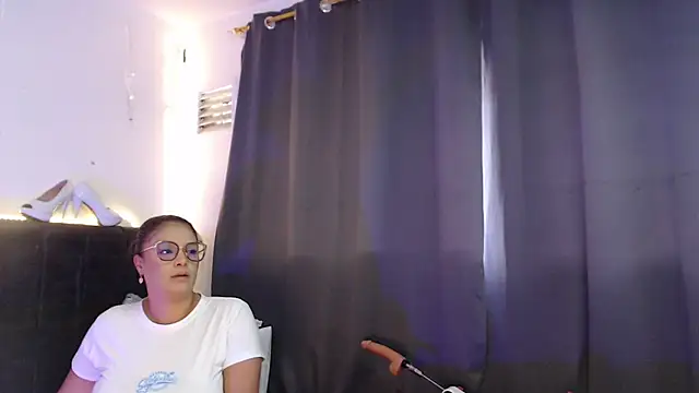 Nicol_Love0 webcam