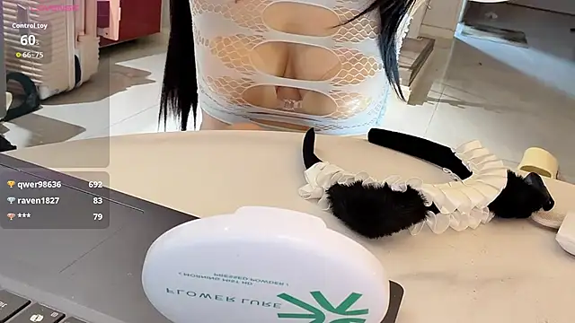Jiinnxx live cam on StripChat