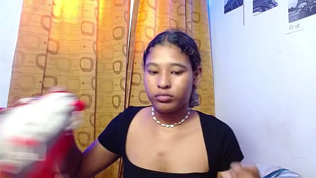 Lunaa__Velvet live cam on StripChat