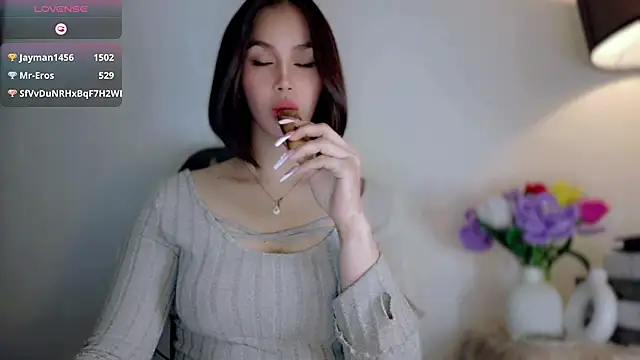 Anna_HollyDoll live cam on StripChat
