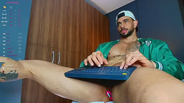 massimo_visconti live cam on StripChat