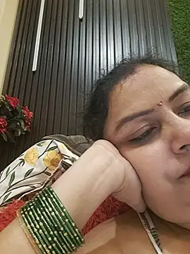 shanvii (F milf) - Split on boobs