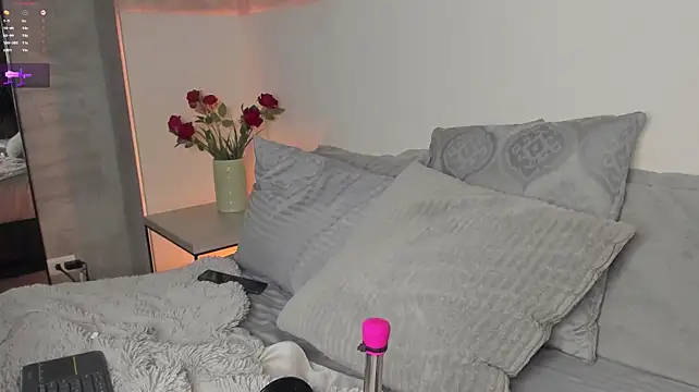 PerlaLux live cam on StripChat