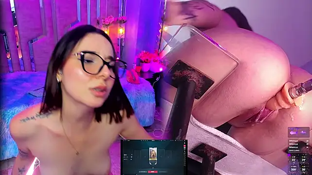 NicoleFerrel webcam