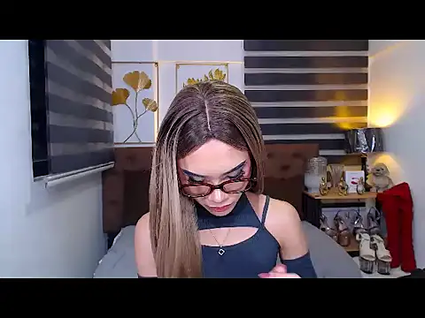 JuicyCockThea live cam on StripChat
