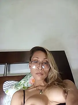 alexiajames_13 webcam