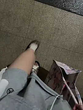 littleqiu (F young) - 学姐为咯赚学费,出卖身体,学校图书馆搞刺激,达到目标现场全裸喷水