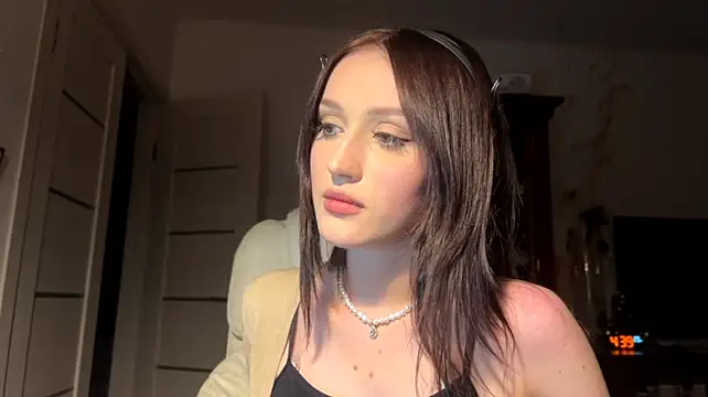 shannanwohlers (F teen) - tease with shoulders