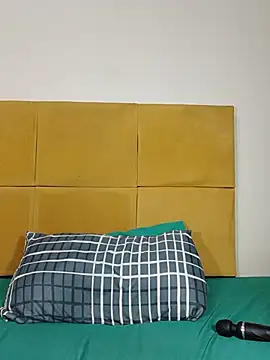 HugeTitisxx webcam