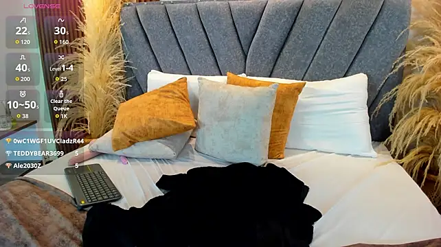 Izzy_lux webcam