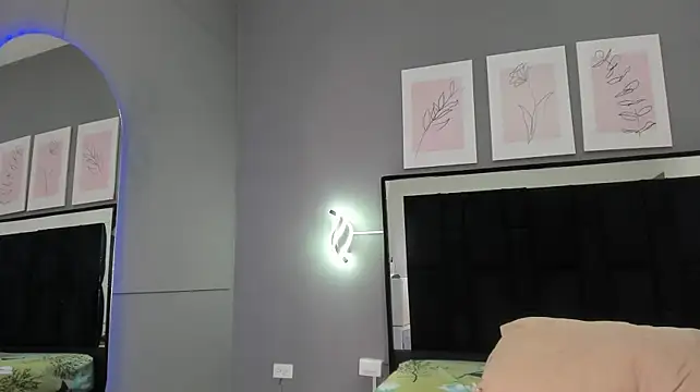 zoe_curvyy webcam