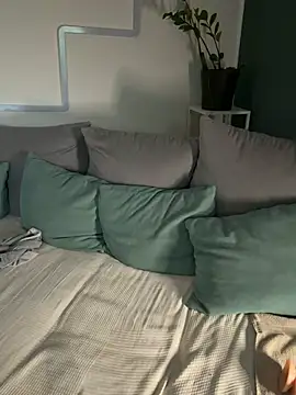 SweetPetiteNoir webcam