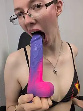 MrsCrazy18 webcam