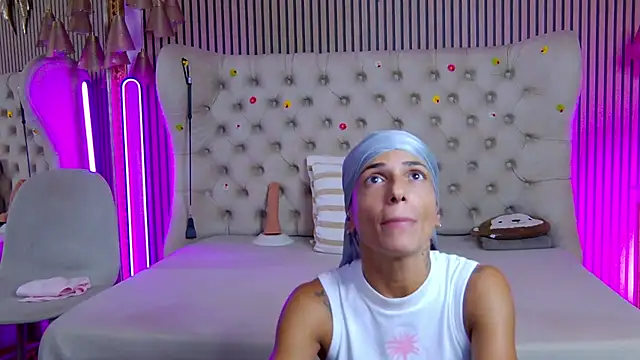 PlayfulShow webcam
