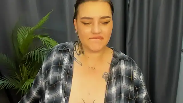 NikkiSummer webcam