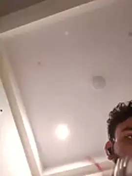 Realcumshow webcam