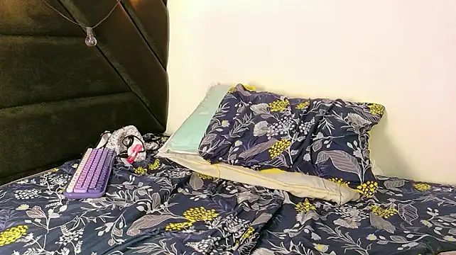 skinnyindiansluttt webcam