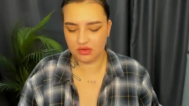 NikkiSummer webcam