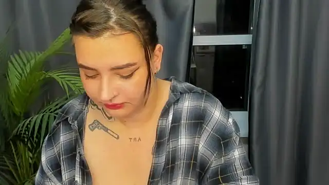 NikkiSummer webcam
