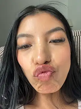 Tiffany_Low live cam on StripChat