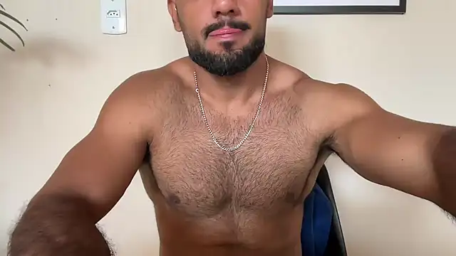 brazilianhairy live cam on StripChat