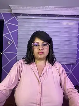 MiiaaJoness live cam on StripChat
