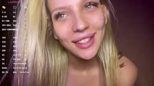 xXMelanieseXx live cam on StripChat