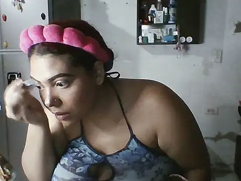 marce-02 live cam on StripChat