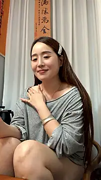 momoli60 Live Webcam on Stripchat