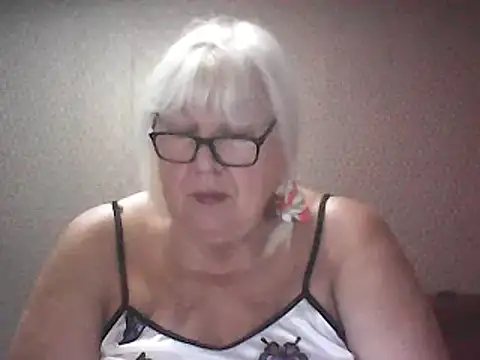 Alexia64231 live cam on StripChat
