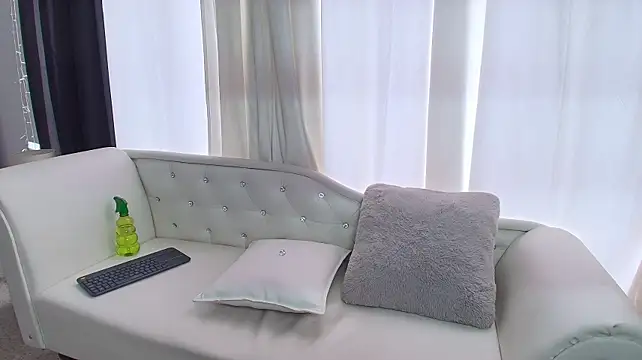 NaomiClay webcam