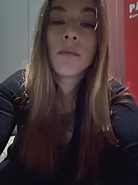 Luna_Lynn live cam on StripChat