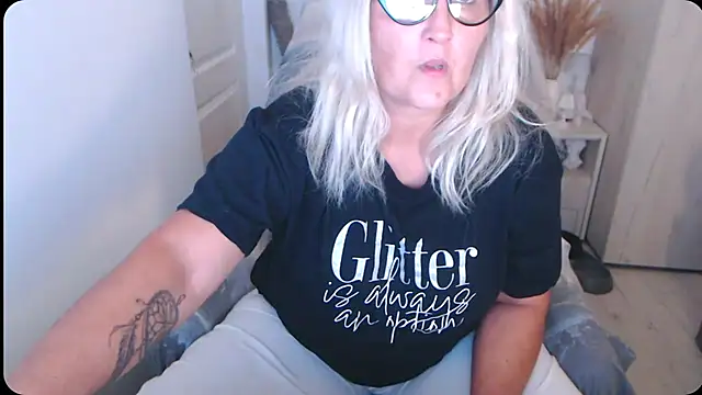 Divineblond webcam