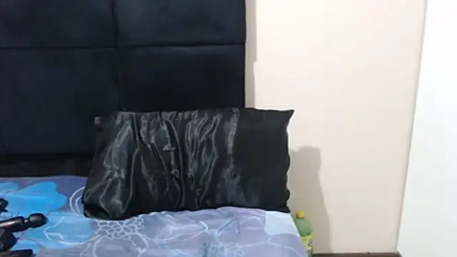 SweetHotBabby18 webcam
