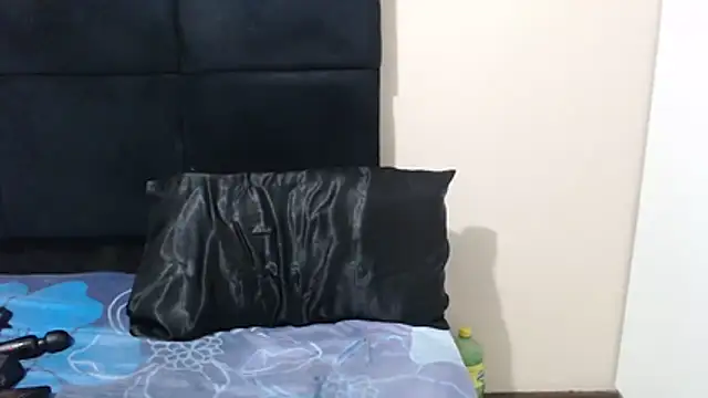 SweetHotBabby18 webcam