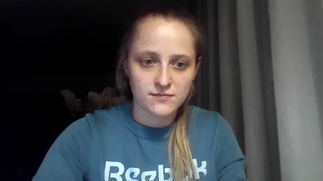 LeaWetGirl live cam on StripChat
